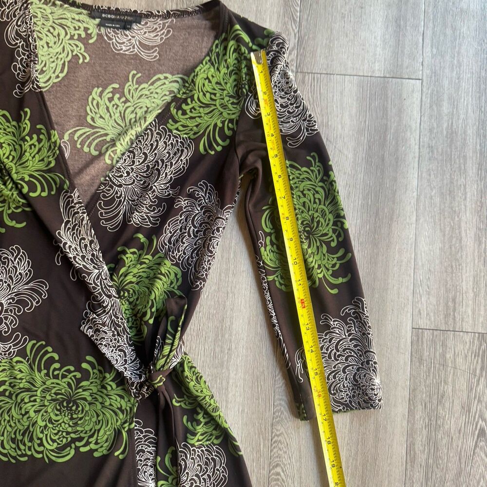 BCBG Maxazria Abstract Print V-Neck Wrap Dress With Tie Waist Sz XS Brown Green - Picture 5 of 12